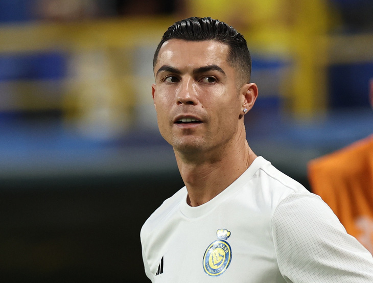 Cristiano Ronaldo bị trọng tài ‘bóc mẽ’ - Ảnh 1.