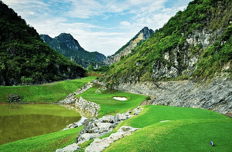 Sân gôn Legend Valley Country Club được thiết kế bởi Nicklaus Design là sân gôn đẳng cấp quốc tế đầu tiên tại tỉnh Hà Nam