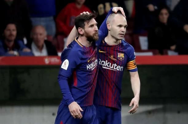 Messi và Iniesta sát cánh cùng nhau 14 năm ở đội một Barca..