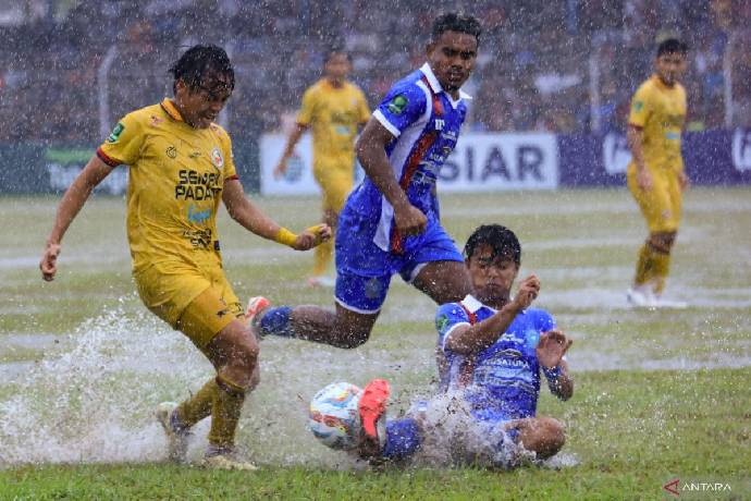 Nhận định, soi kèo PSBS Biak Numfor vs Semen Padang, 15h30 ngày 18/10: Tiếp tục gieo sầu