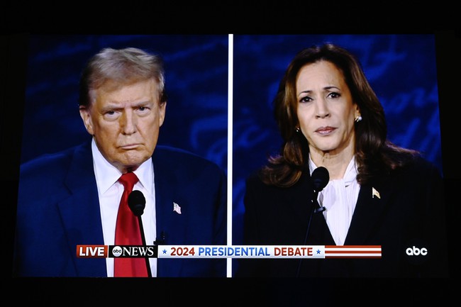 Bầu cử Mỹ 2024: Bà Kamala Harris dẫn trước ông Donald Trump 4 điểm trong số các cử tri tiềm năng - Ảnh 1.